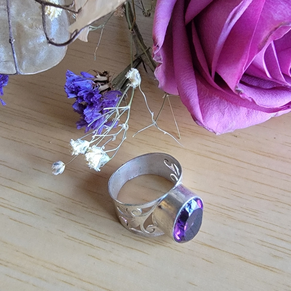 Vintage 925 Silver Amethyst Gemstone Ring.Size 6.5